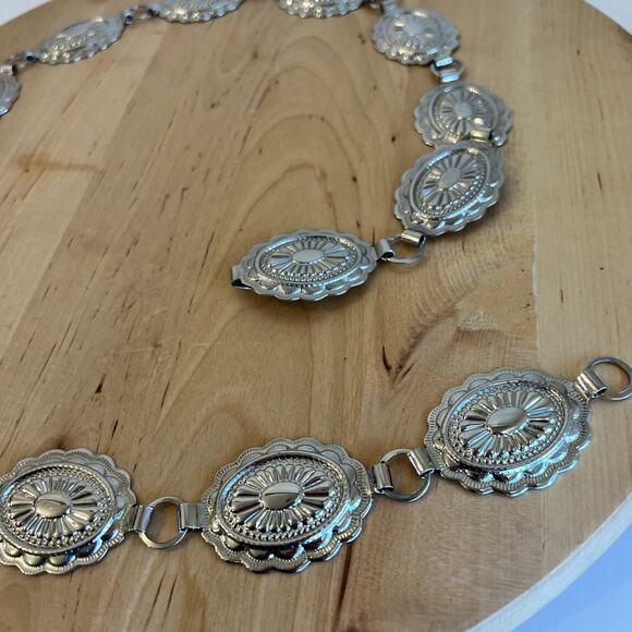 Western Vintage 90s Silver Concho Chain Link Belt Size Medium - Picture 2 of 10